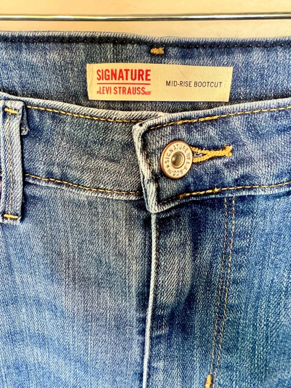 ⭐️ Levi’s Mid Rise Bootcut Jeans - Picture 4 of 8